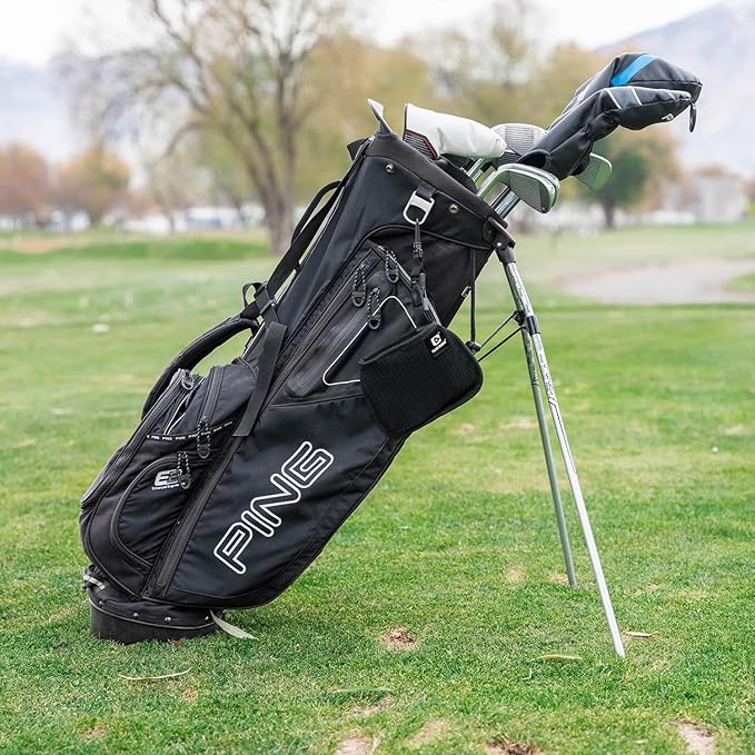 Club Scrub Mini, Golf Club and Golf Ball Cleaning Bag, Waterproof Clean Face Technology Liner, Detachable Clip, Machine Washable, Cleans Club Grooves, Dry Exterior (Black)